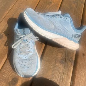 WOMEN'S HOKA ONE ONE ARAHI 5 BLUE FOG/PROVINCIAL BLUE